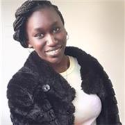 Docente di francese impartisce lezioni di francese ai ragazzi delle medie